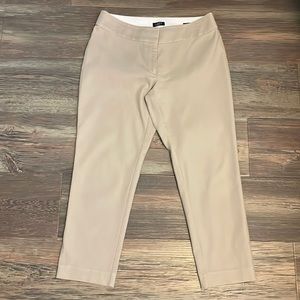 Tan women’s Loft Julie Straight 6P cropped pants.